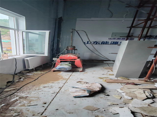 永安坝街道地基基础下沉墙体裂缝加固注浆顶升施工